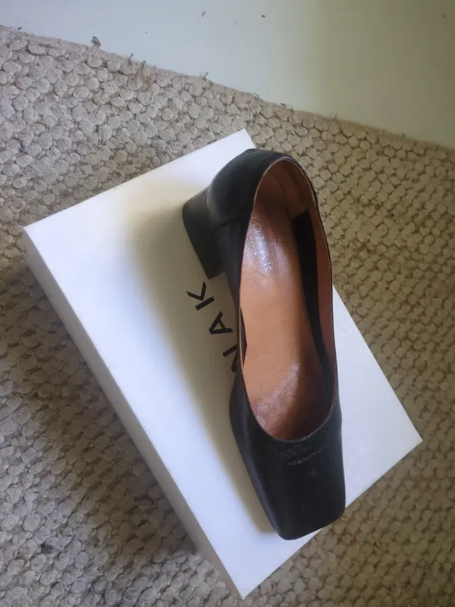 Zapatos n 39 de salón Jonak negros.