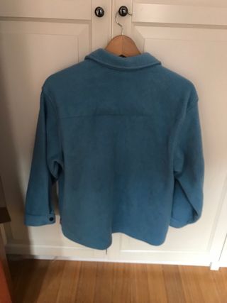 Sudadera azul con botones