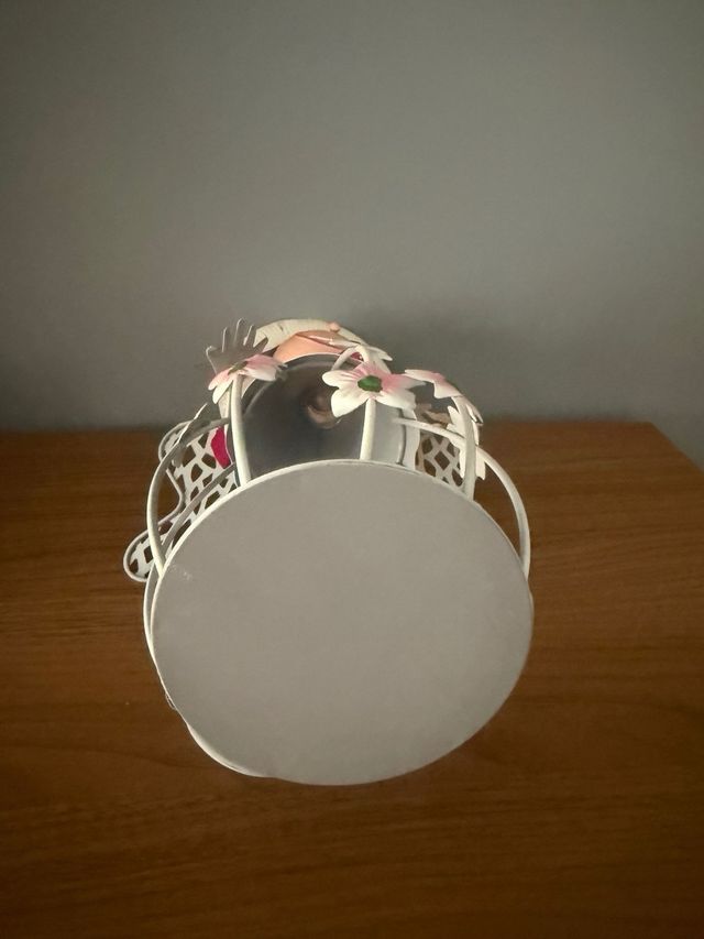 Muñeca de metal decorativa