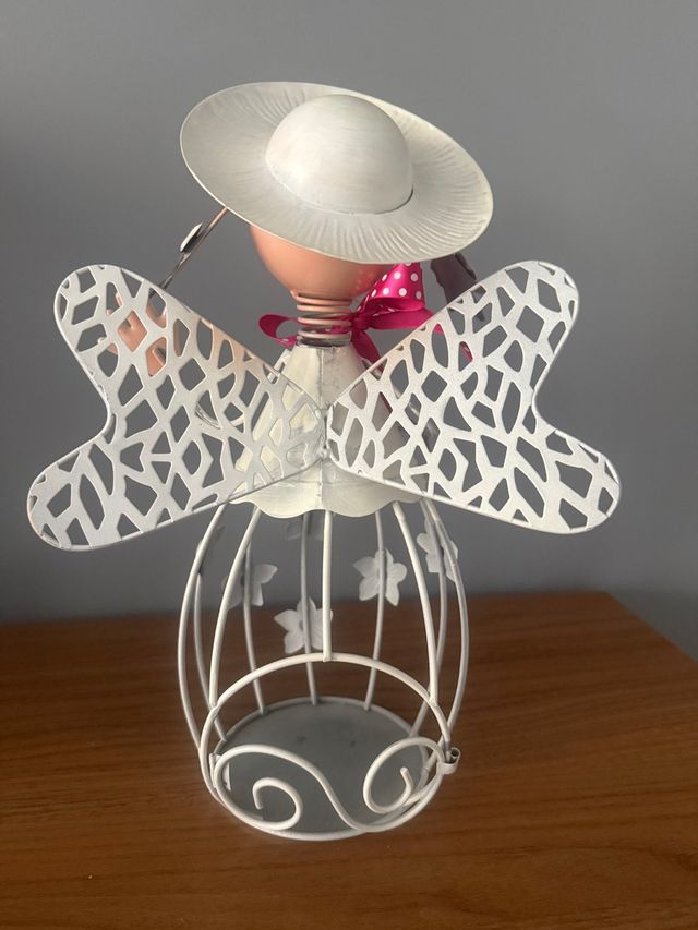 Muñeca de metal decorativa