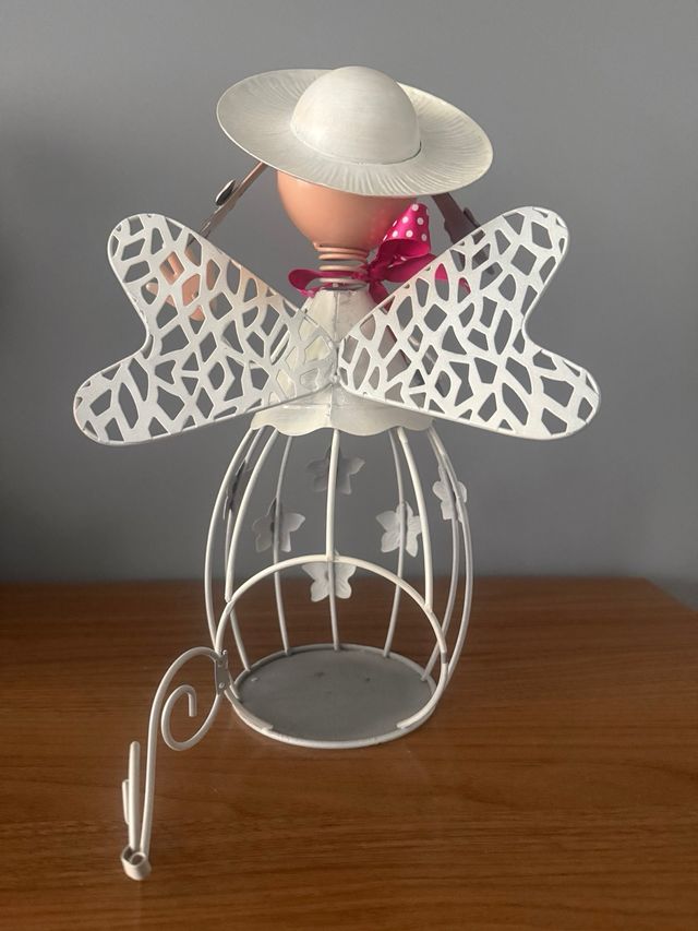 Muñeca de metal decorativa