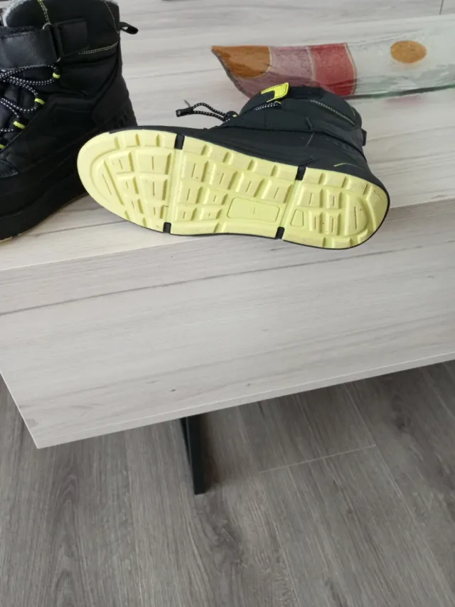 Botas nieve niño negro y amarillo