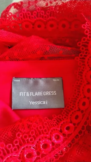 Vestido rojo oscuro encaje y tul