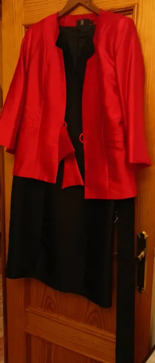 Vestido fiesta invitada negro y rojo