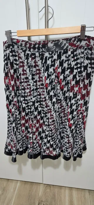 Falda de vuelo con estampado talla 44