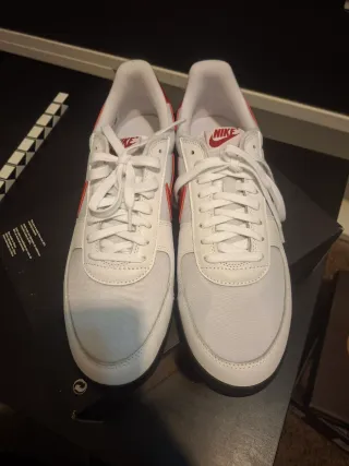 Nike Bambas Talla 47 Rojas y Blanca  Esta nueva