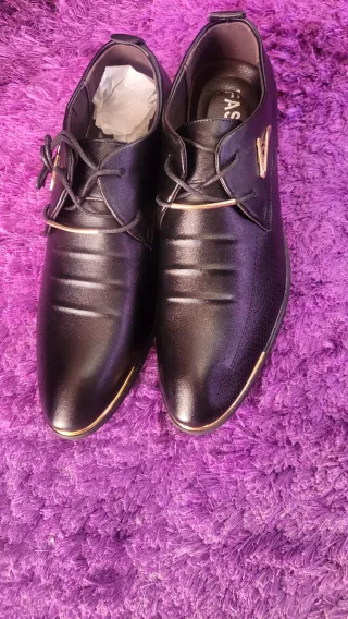 Zapatos de vestir hombre negros y dorados