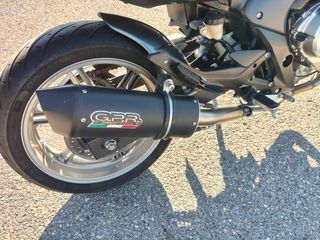 Moto CBF 600 S gris con maleta