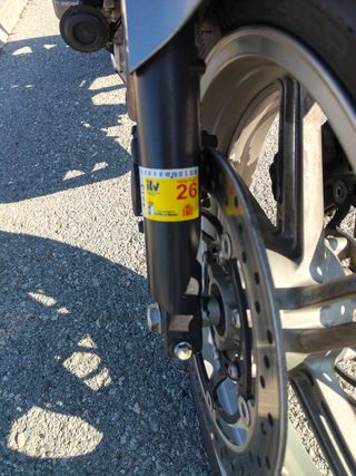 Moto CBF 600 S gris con maleta