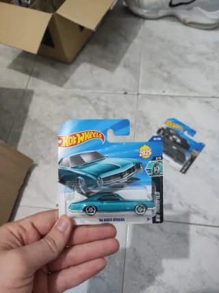 Hot Wheels '86 Buick Riviera Azul