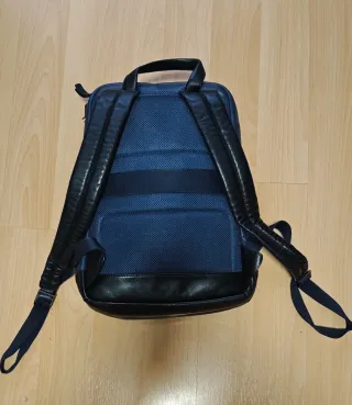Mochila Piquadro Negra y Gris