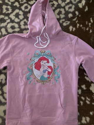 Sudadera rosa con estampado de Ariel