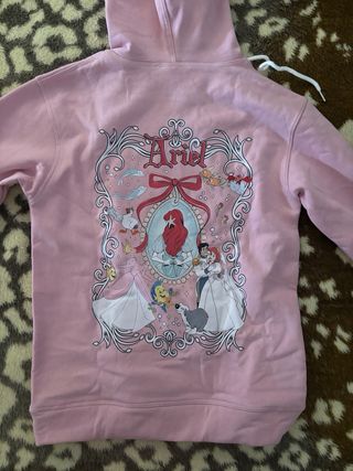 Sudadera rosa con estampado de Ariel
