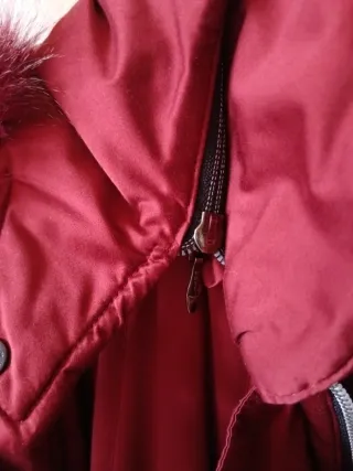 Cappotto lungo rosso con cappuccio