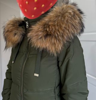 Plumífero Zara Talla XS con capucha de pelo