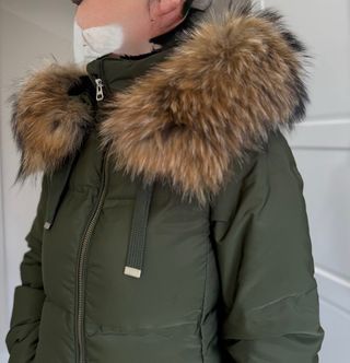 Plumífero Zara Talla XS con capucha de pelo