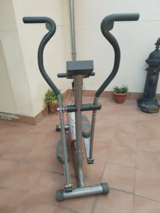 Elíptica gris y naranja