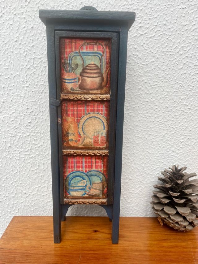 Mueblecito decorativo pintado a mano