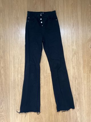 Pantalón campana negro botones