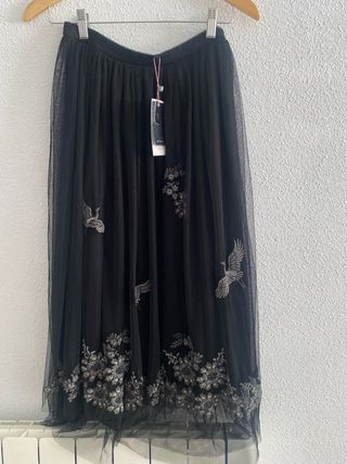 Falda tul bordada cisnes y flores en plateado