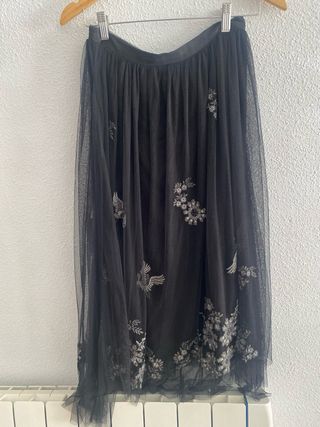 Falda tul bordada cisnes y flores en plateado