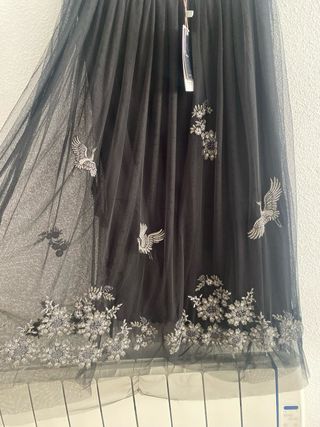 Falda tul bordada cisnes y flores en plateado