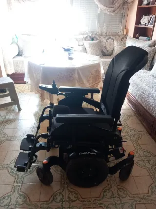 SILLA DE RUEDAS ELÉCTRICA MANUAL (Con cargador)