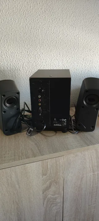 Altavoces Logitech Negros