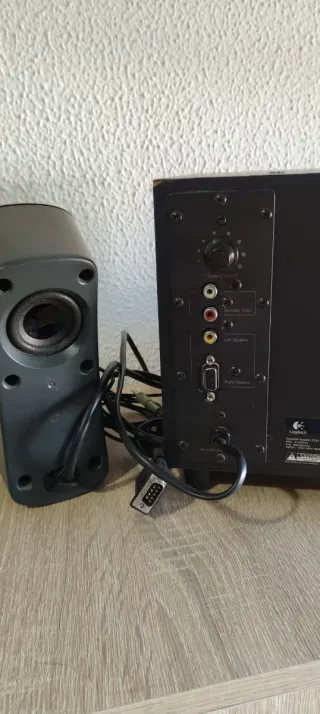 Altavoces Logitech Negros