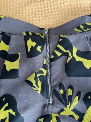 Falda Banana Republic gris y amarilla