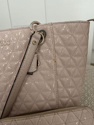 Bolso y cartera Guess beige acolchados rosa pastel