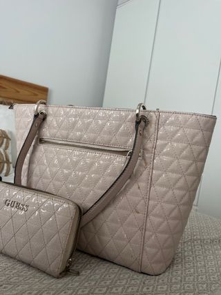 Bolso y cartera Guess beige acolchados rosa pastel