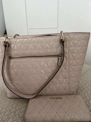 Bolso y cartera Guess beige acolchados rosa pastel