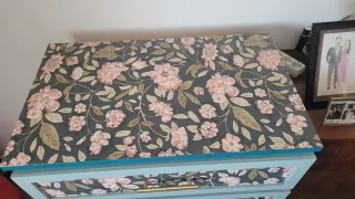 Cajonera IKEA con diseño floral