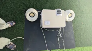 Proyector 1080p + altavoces + base+ lona + regleta