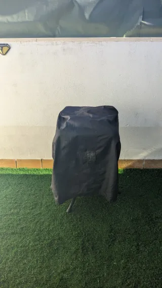 Proyector 1080p + altavoces + base+ lona + regleta