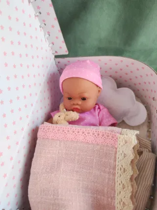 Muñeca Reborn Pequeña en Maletín
