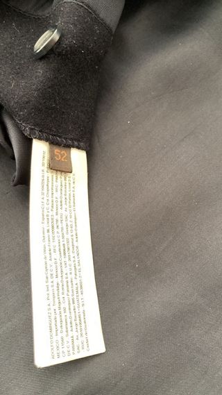 Abrigo Negro con Capucha Talla 52