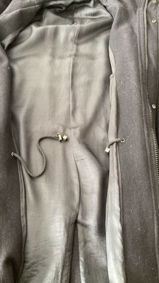 Abrigo Negro con Capucha Talla 52