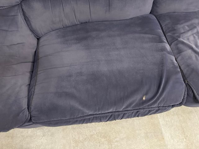 Sofa de tres plazas, de curtizan