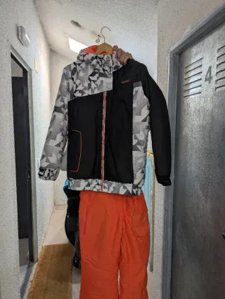 Traje de nieve Wedze gris. Cazadora talla 40.