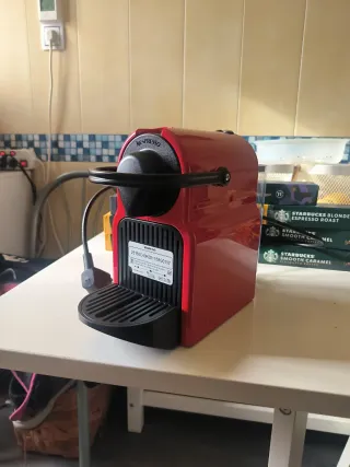 Cafetera Nespresso Inissia Krups Roja