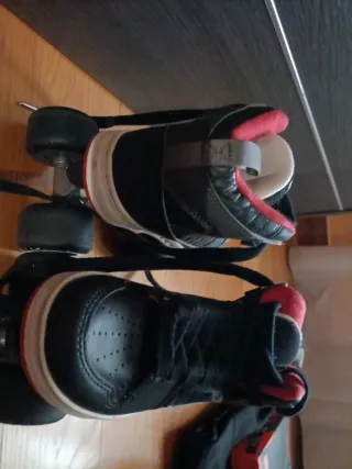 Patines negros estilo sneaker