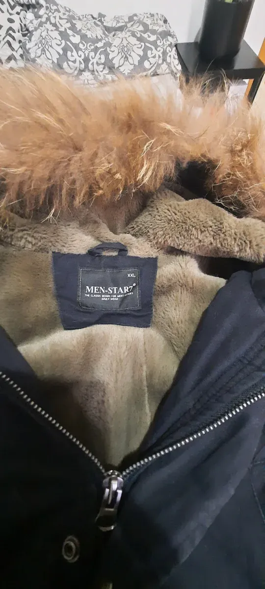 Chaqueta azul marino con capucha y pelo XL