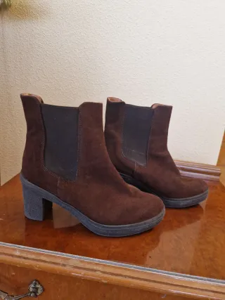 Botines de ante marrones