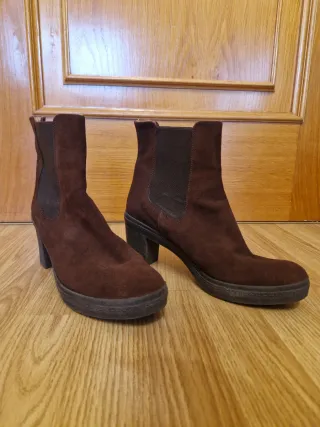 Botines de ante marrones