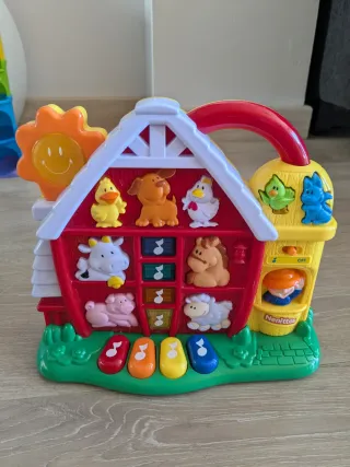 Juguetes de madera, alfombra y granja musical...