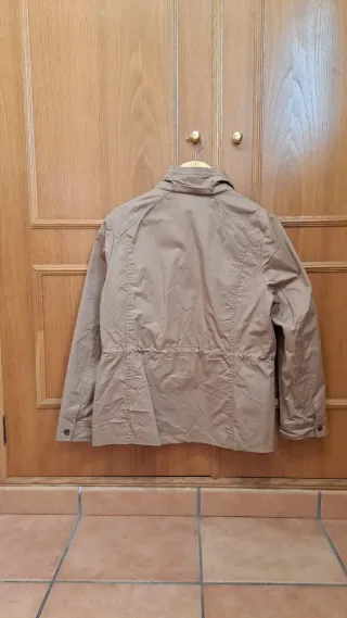 Chaqueta cortavientos beige