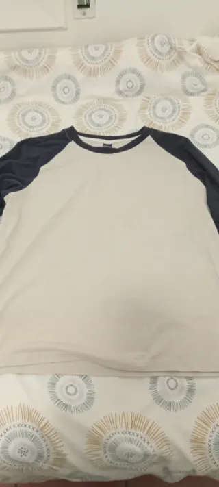 Camiseta Dazy manga raglán blanca y azul