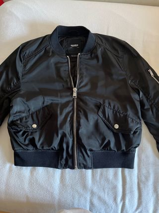 Chaqueta bomber Pull&Bear negra